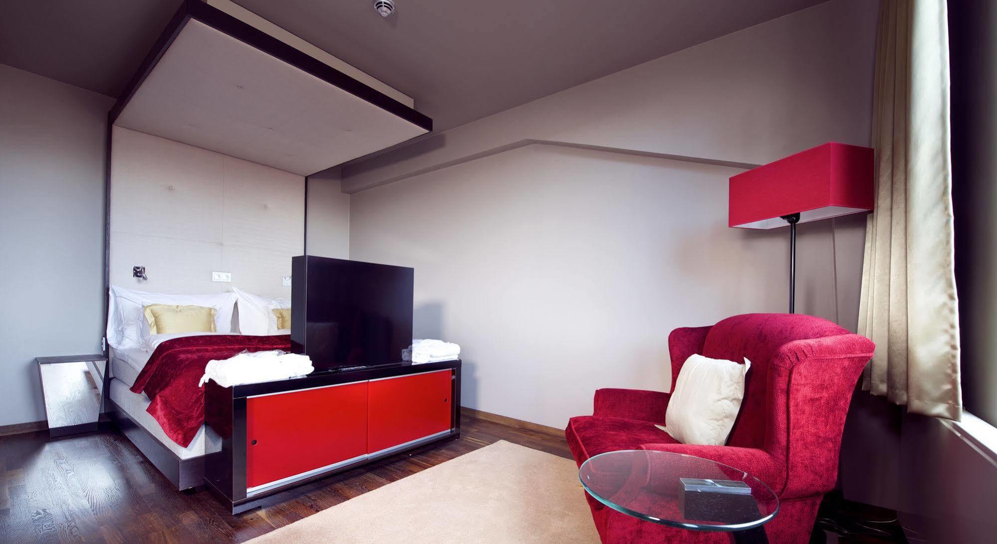 Folketeateret Hotell 4*
